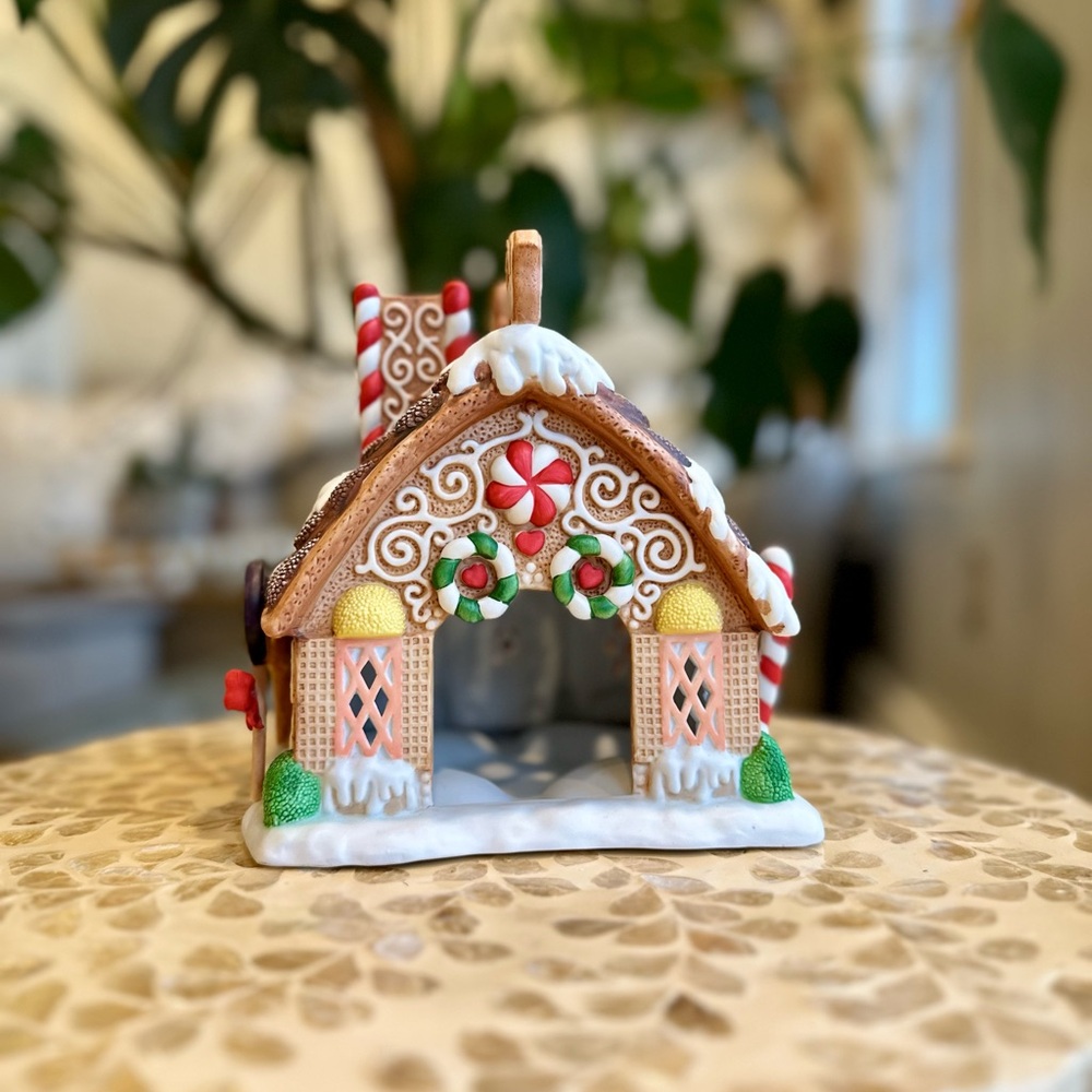 NWT Ceramic Gingerbread Christmas Holiday Tealight House - Picture 6 of 13